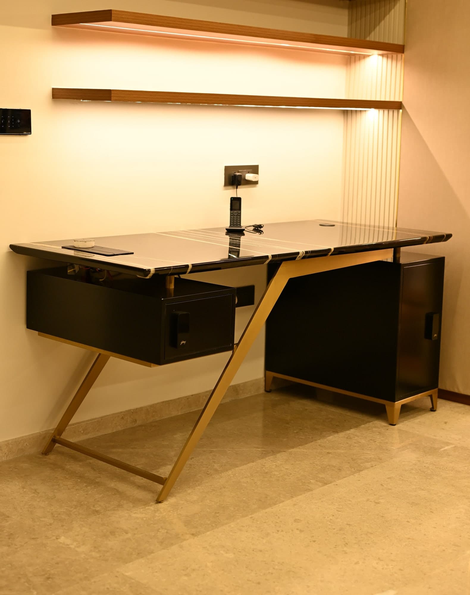 Atlas Executive Desk