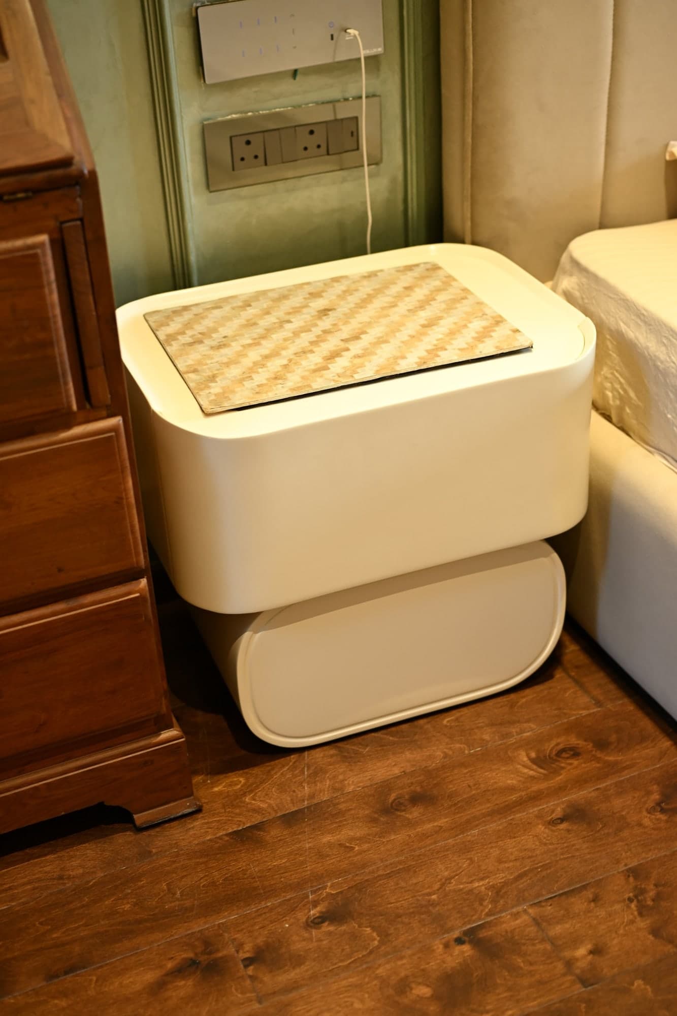 Bob Bedside Table